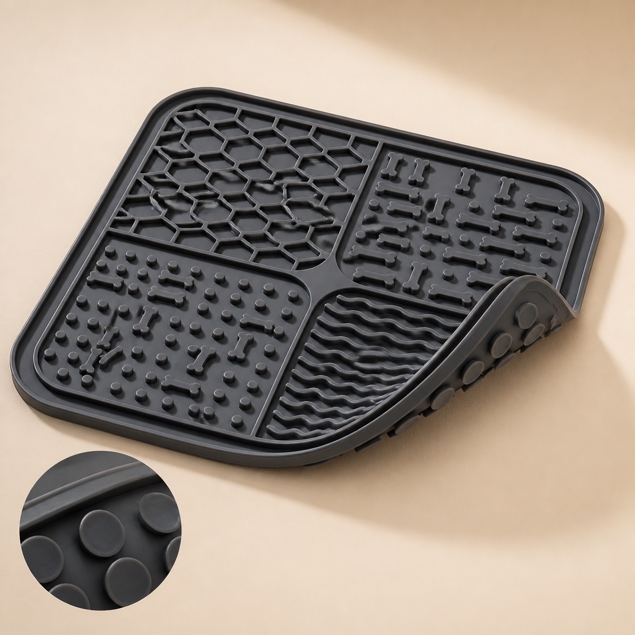 Vue illustrative d'un tapis Naïa Sérénité avec détail de ses textures et ventouses